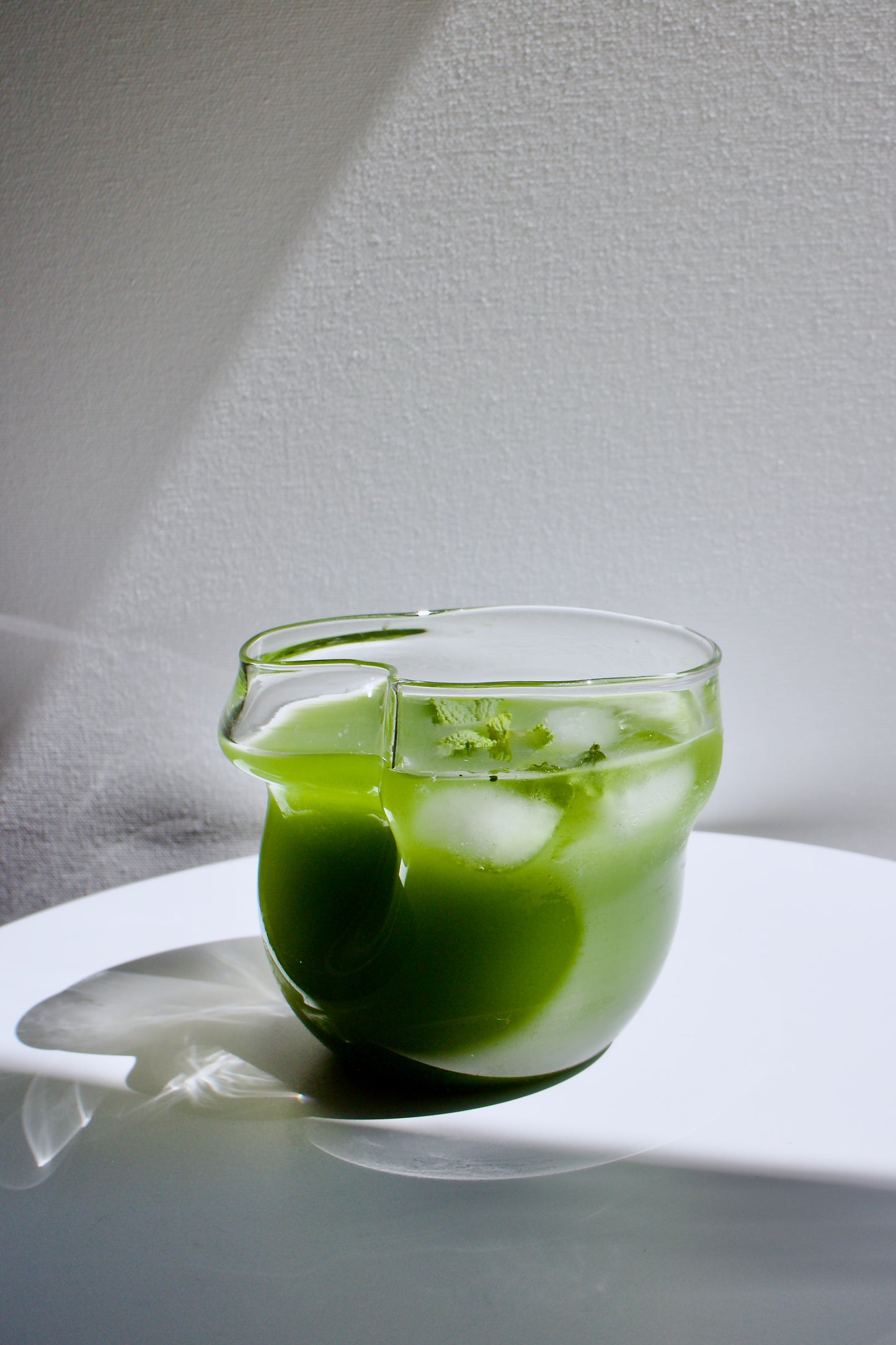 Curvy Drinking Glass 09 – Transparent
