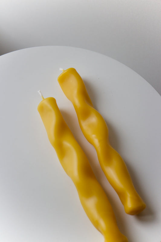Set of 2: Dancing Candle 01 – Yellow Beeswax