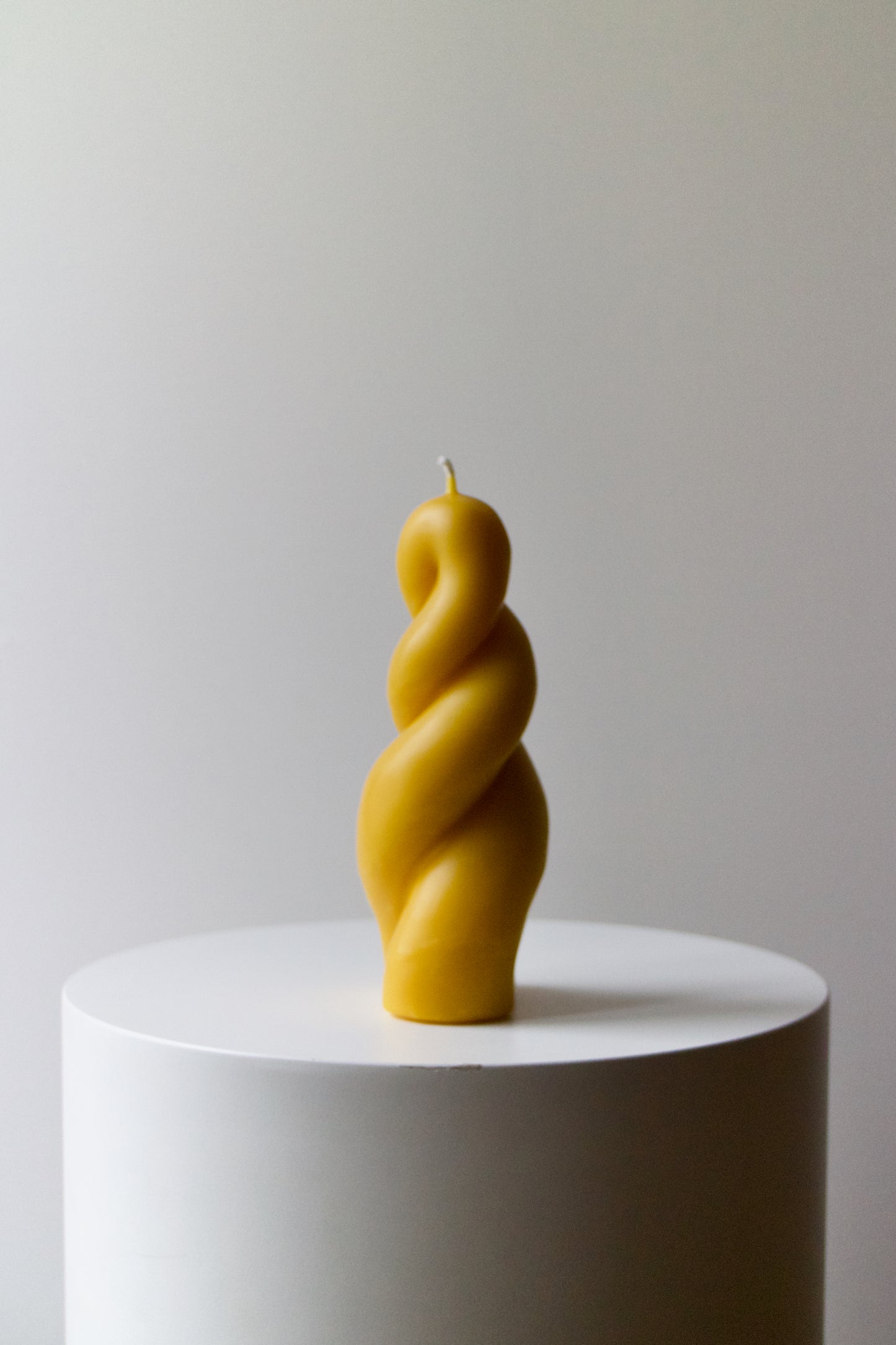 Twisted Candle 03 – Yellow Beeswax