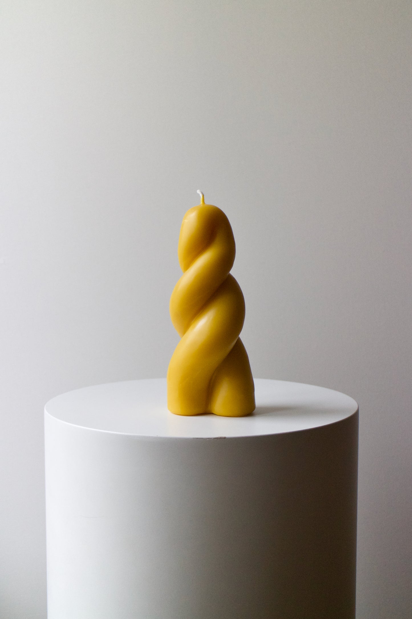 Twisted Candle 03 – Yellow Beeswax